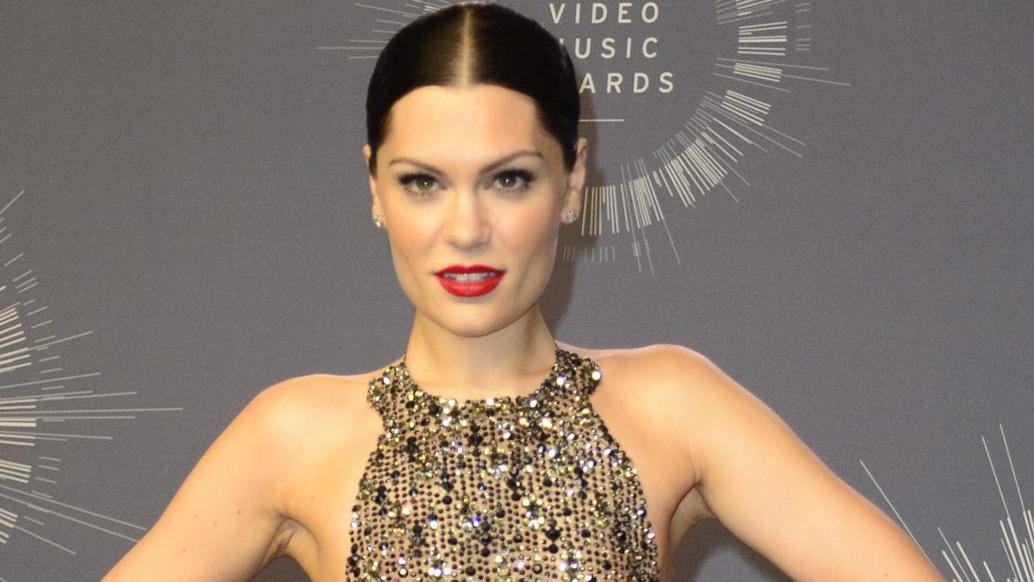 Jessie J will ein Baby trotz Unfruchtbarkeit: "Ich glaube an Wunder" ARCHIV - 24.08.2014, USA, Inglewood: Die britische Popmusikerin Jessie J steht im Press Room bei den MTV Video Music Awards 2014. (zu dpa "Jessie J spricht über Unfruchtbarkeit - Lob von Channing Tatum") Foto: Paul Buck/EPA/dpa +++ dpa-Bildfunk +++