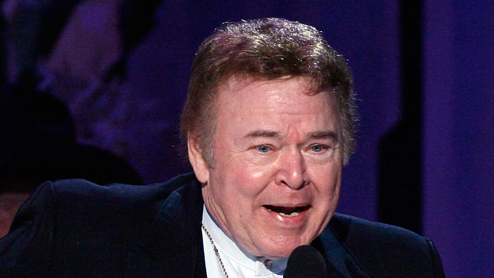 http://aisvip-a.akamaihd.net/masters/1089204/1702x958/country-legende-roy-clark-mit-85-jahren-verstorben.jpg