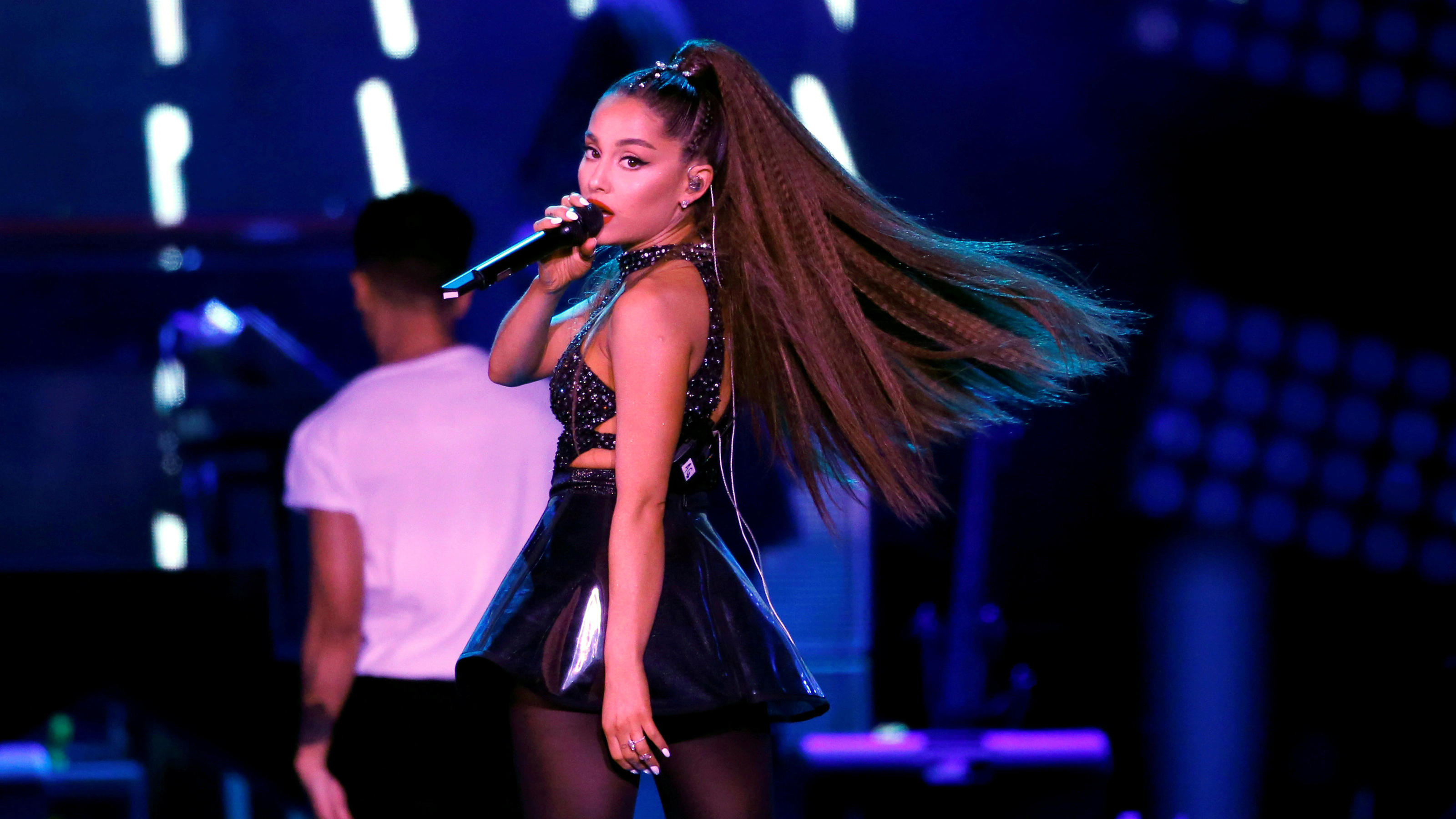 Ariana Grande stößt Selena Gomez vom Instagram-Thron US-Star Ariana Grande hat ihre Kollegin Selena Gomez eingeholt