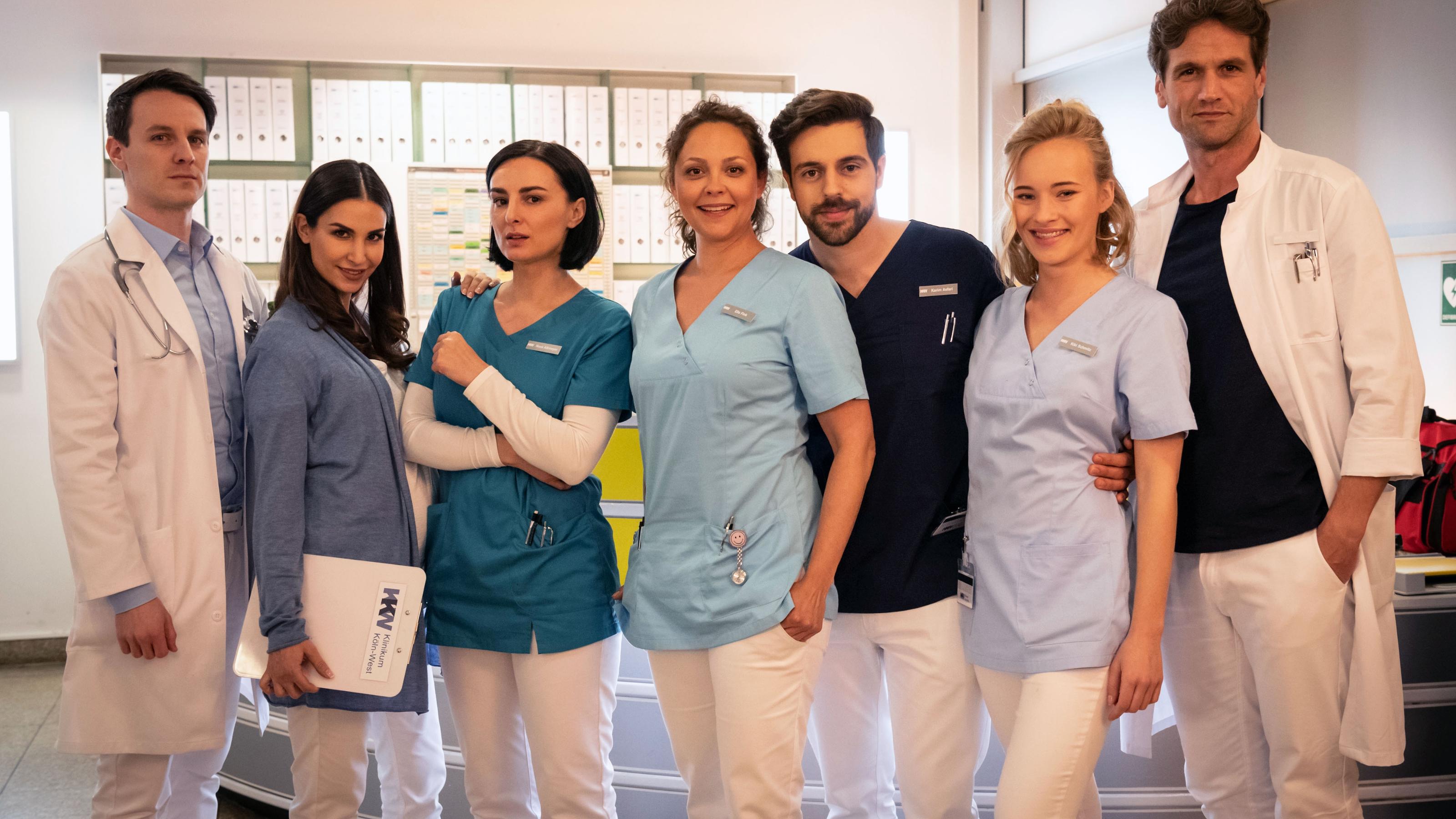 "Nachtschwestern": Drehstart für neue RTL-Serie mit Sila Sahin, Mimi Fiedler & Co. Heute haben die Dreharbeiten zur neuen RTL-Medical-Serie "Nachtschwestern" begonnen.
