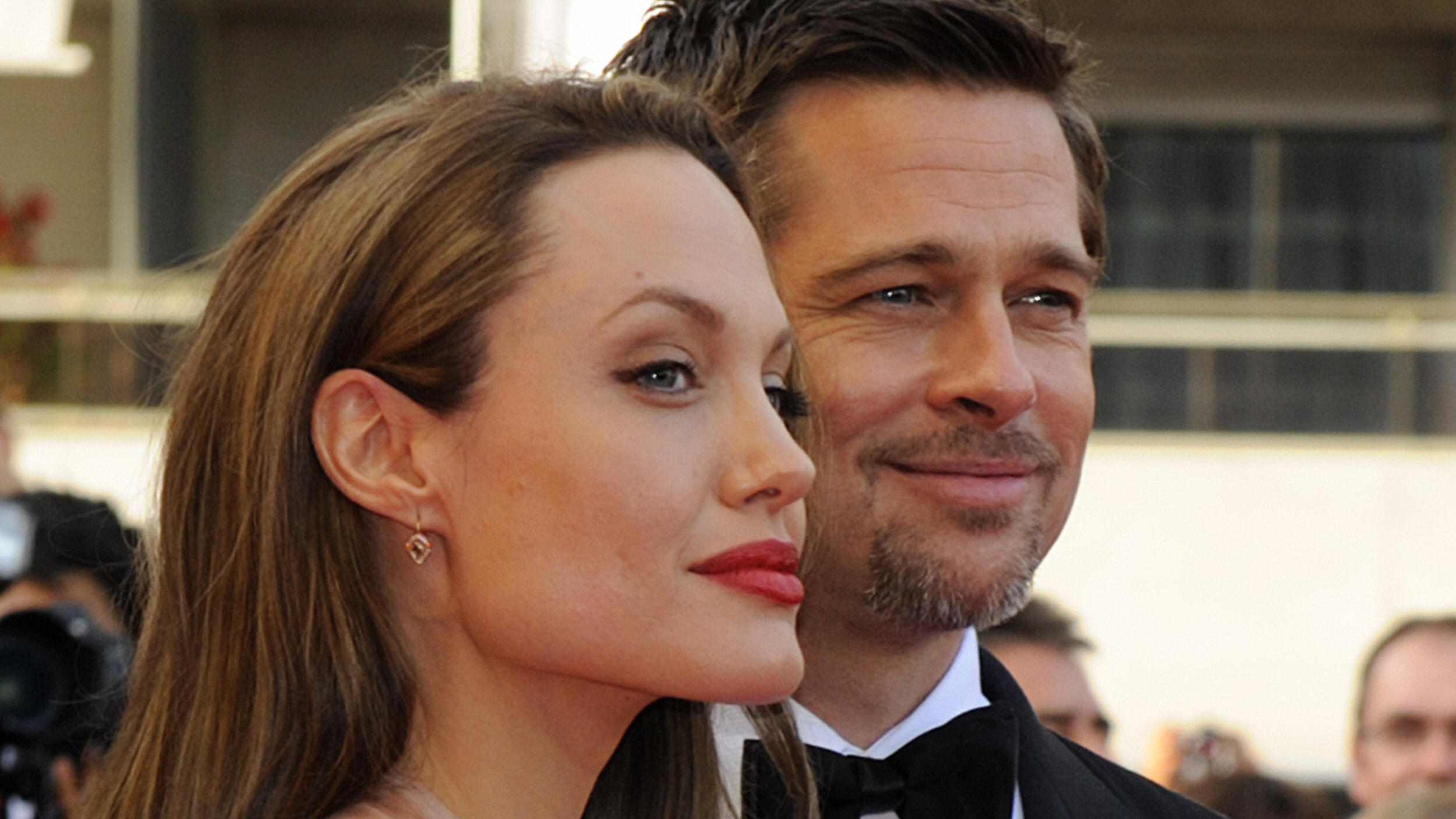 Ist jetzt alles geklärt? Angelina Jolie und Brad Pitt einigen sich im Sorgerechtsstreit US actors Brad Pitt and Angelina Jolie arrive for the screening of the movie "Inglourious Basterds" directed by US Quentin Tarantino in competition at the 62nd Cannes Film Festival on May 20, 2009. AFP PHOTO / ANNE-CHRISTINE POUJOULAT (Photo credi