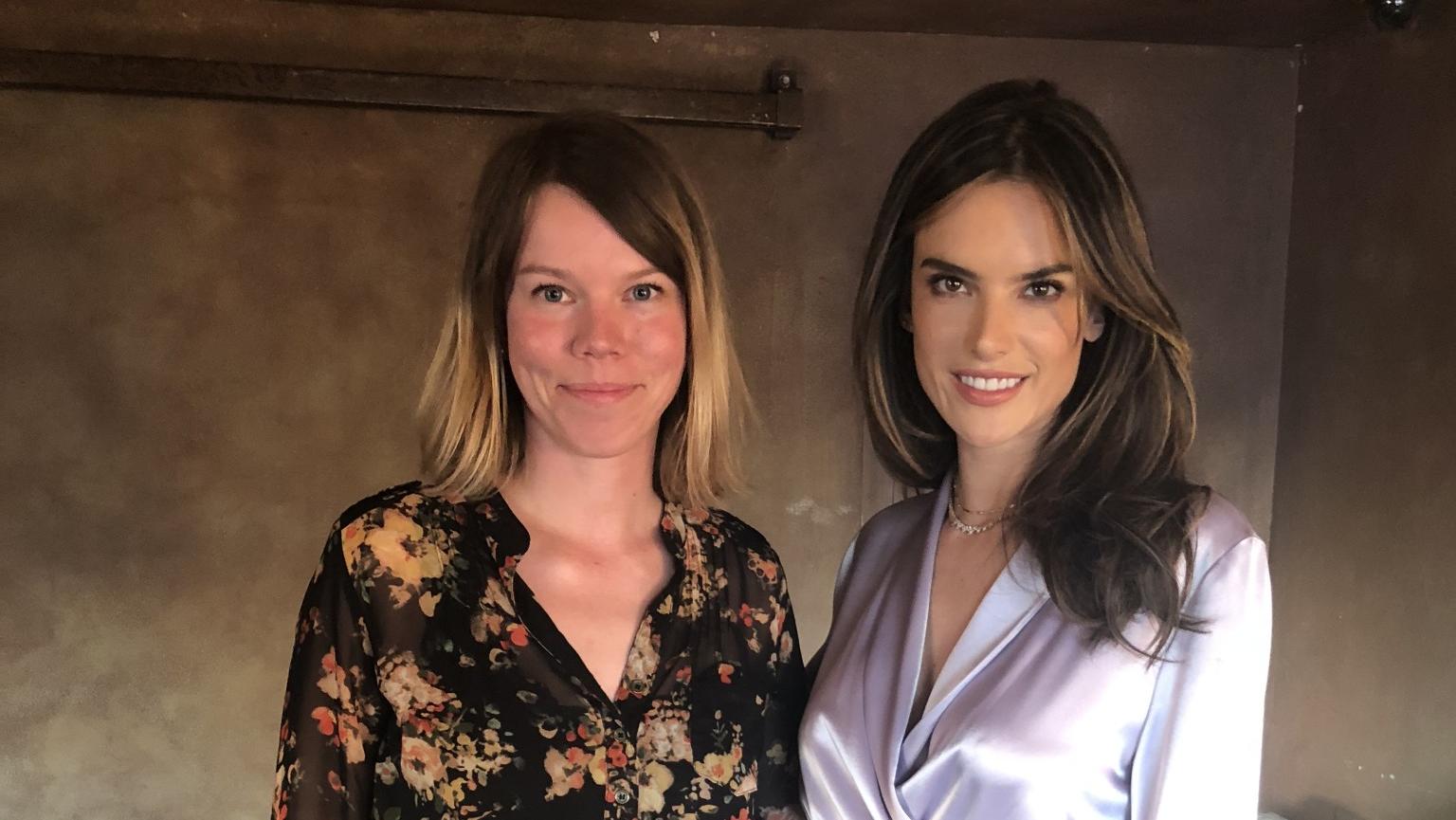 Strand, Familie und sexy Unterwäsche - Alessandra Ambrosio feiert Weihnachten mit allem Drum und Dran Claudia Oberst mit Topmodel Alessandra Ambrosio