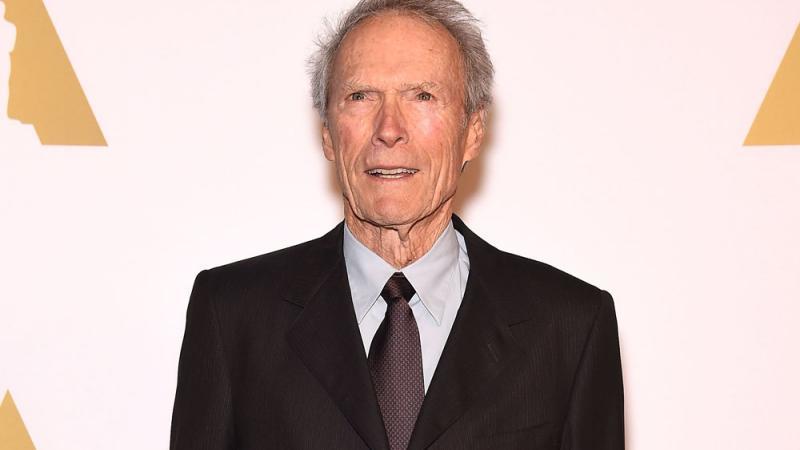 Clint Eastwood fährt mit 88 immer noch Ski Clint Eastwood fährt mit 88 immer noch Ski