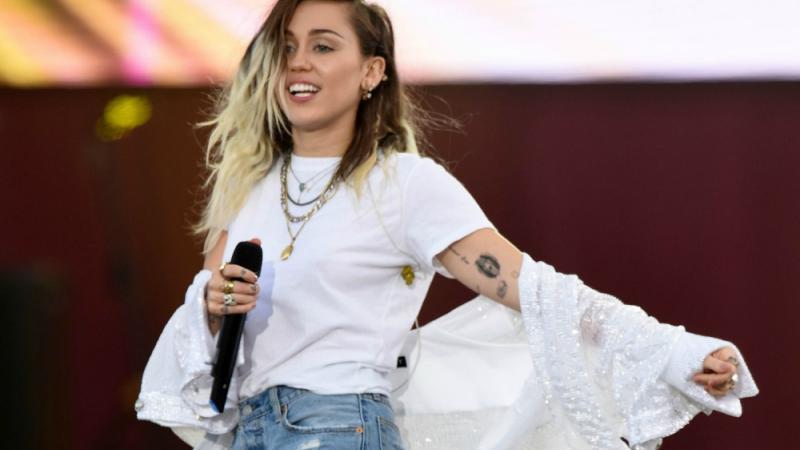 Miley Cyrus ergattert Rolle in "Black Mirror" Miley Cyrus übernimmt Rolle in 'Black Mirror'
