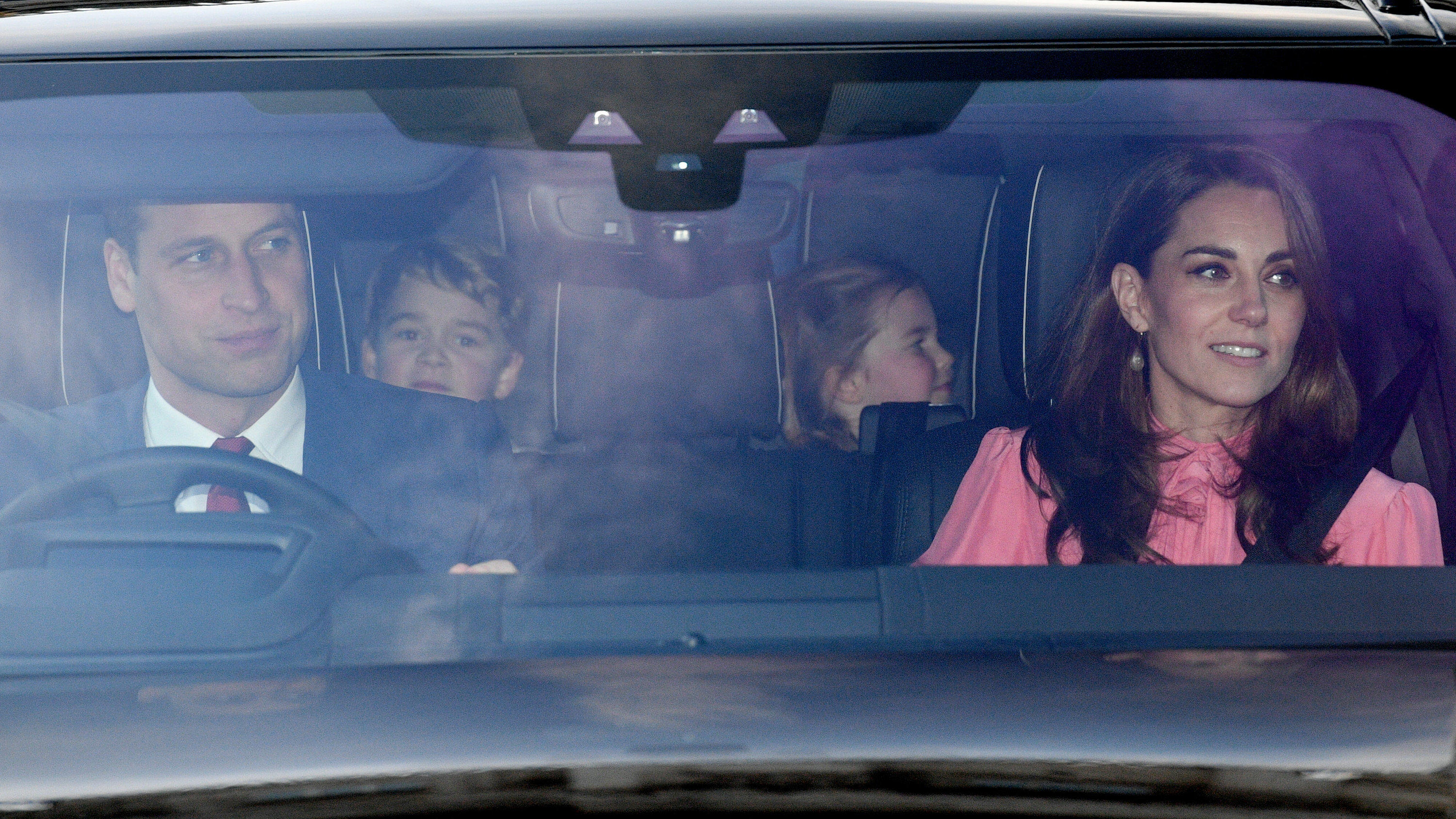 Royal Family: Queen Elizabeth lädt zum Christmas-Lunch Prinz William und Familie am 19. Dezember 2018 auf dem Weg zum Buckingham Palast.