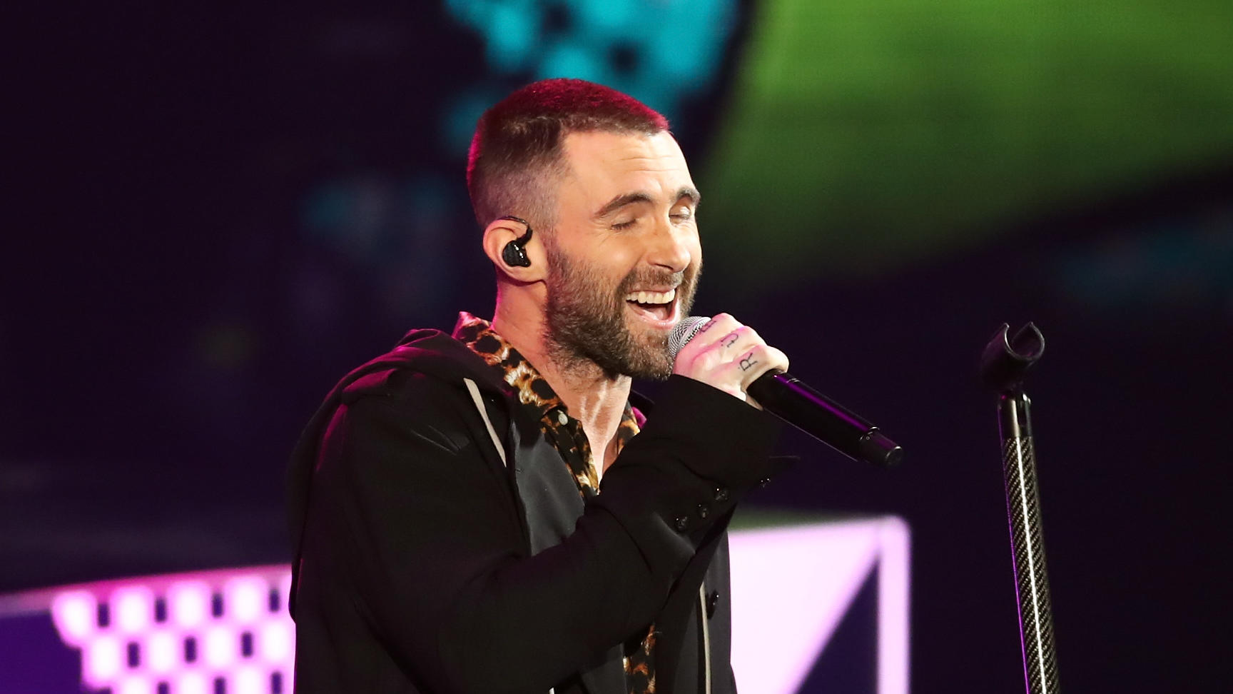 "Super Bowl 2019": Maroon 5 rocken die Halbzeitshow Adam Levine auf der Bühne