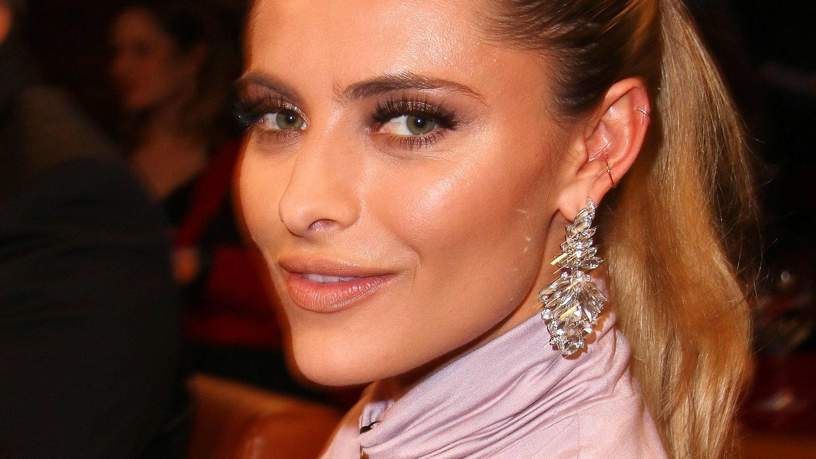 Sophia Thomalla gratuliert ihrem Loris Karius mit süßem Geburtstagspost Sophia Thomalla zu Gast in der NDR Talk Show am 11.01.2019 in Hamburg NDR Talkshow am 11.01.2019 in Hamburg *** Sophia Thomalla guest at the NDR Talk Show on 11 01 2019 in Hamburg NDR Talkshow on 11 01 2019 in Hamburg PUBLICATIONxINxGERxSUIxAUTxONLY
