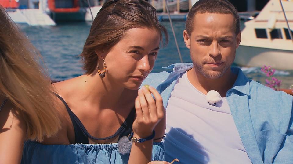 Die große Jennifer-Show: Ist ihre Bachelor-Jagd zu aufdringlich? Beim Gruppendate sucht Jennifer ständig Andrejs Nähe.