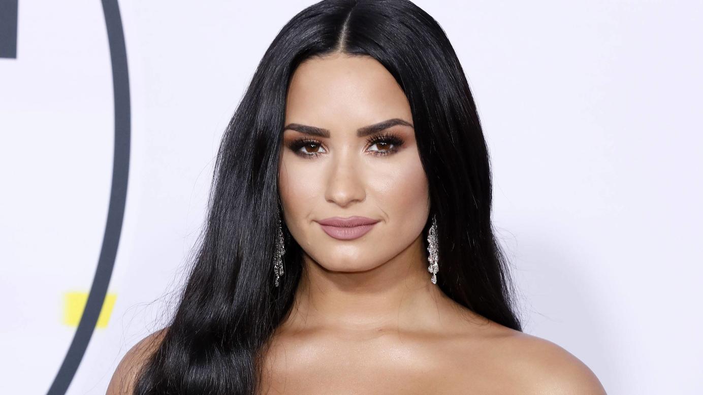 Meilenstein! Demi Lovato hat seit sechs Monaten keine Drogen angerührt Demi Lovato bei der Verleihung der 44. American Music Awards im Microsoft Theatre. Los Angeles, 19.11.2017 *** Demi Lovato at the award Ceremony the 44 American Music Awards in Microsoft Theatre Los Angeles 19 11 2017 Foto:xD.xBedrosianx/xFuturexImag