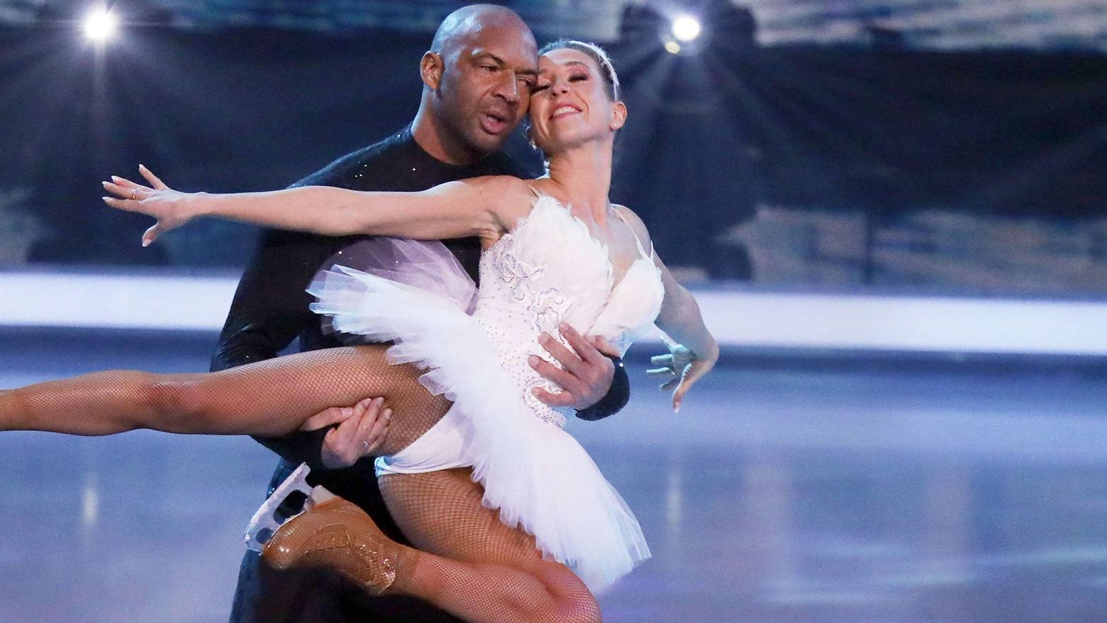 Detlef D! Soost bedankt sich nach seinem "Dancing On Ice"-Aus bei seinen Fans Detlef Soost und Kat Rybkowski in der 4. Live-Sendung der Sat.1 Show Dancing on Ice in den MMC Studios. Köln, 27.01.2018 *** Detlef Soost and Kat Rybkowski in the 4 Live Programme of the Sat 1 Show Dancing on Ice in the MMC Studios Cologne 27 01 2018