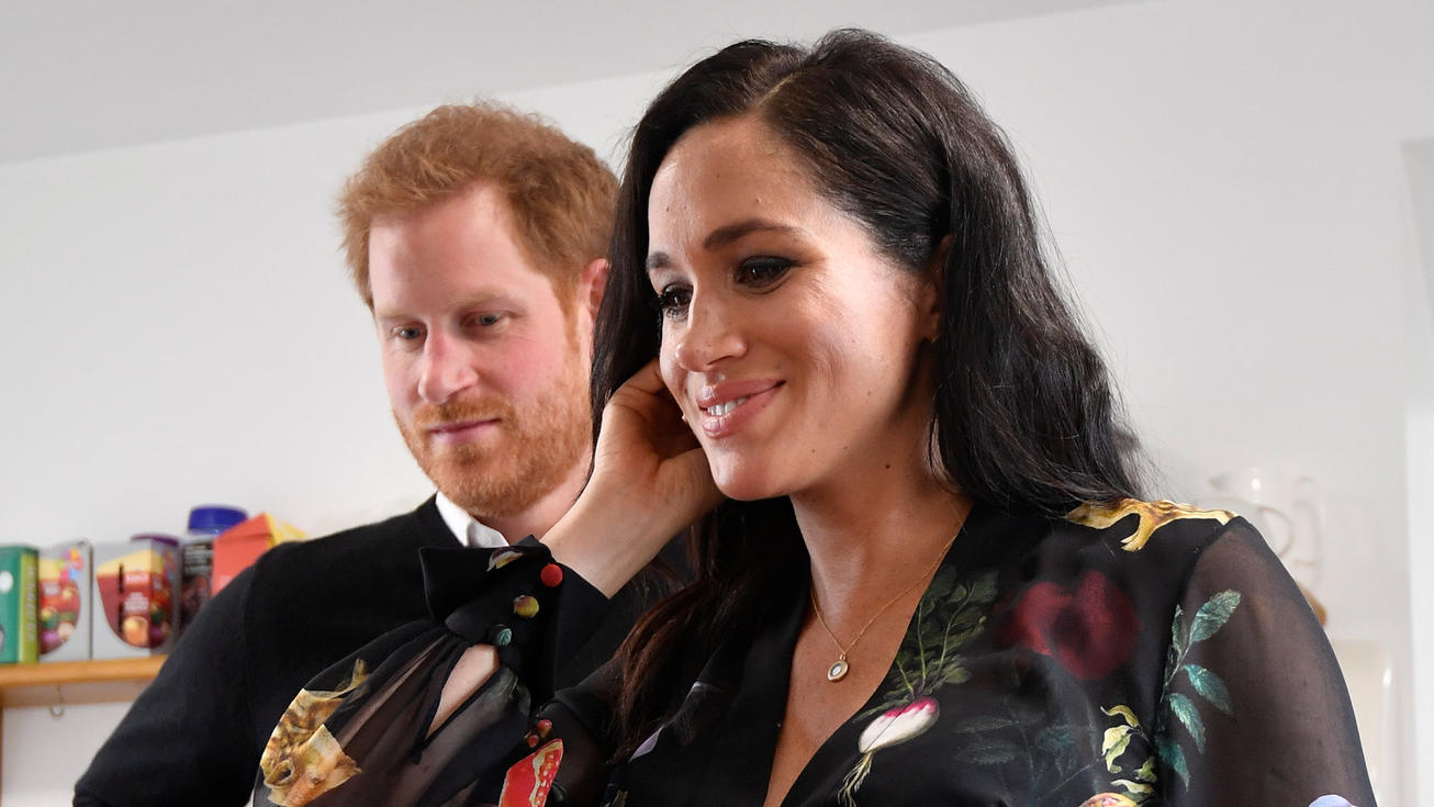 Prinz Harry und Herzogin Meghan beschriften Bananen für Prostituierte mit kleinen Botschaften Der Herzog und die Herzogin von Sussex zu Besuch in Bristol, Februar 2019