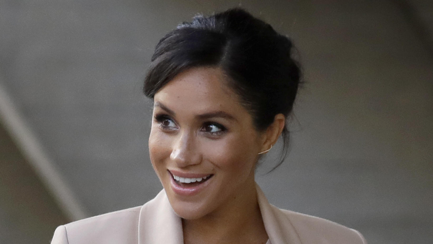Herzogin Meghan will bei Geburt des Royal Babys von einer Doula beruhigt werden Herzogin Meghan wünscht sich laut "US Weekly" eine Doula für die Geburt ihres Babys.