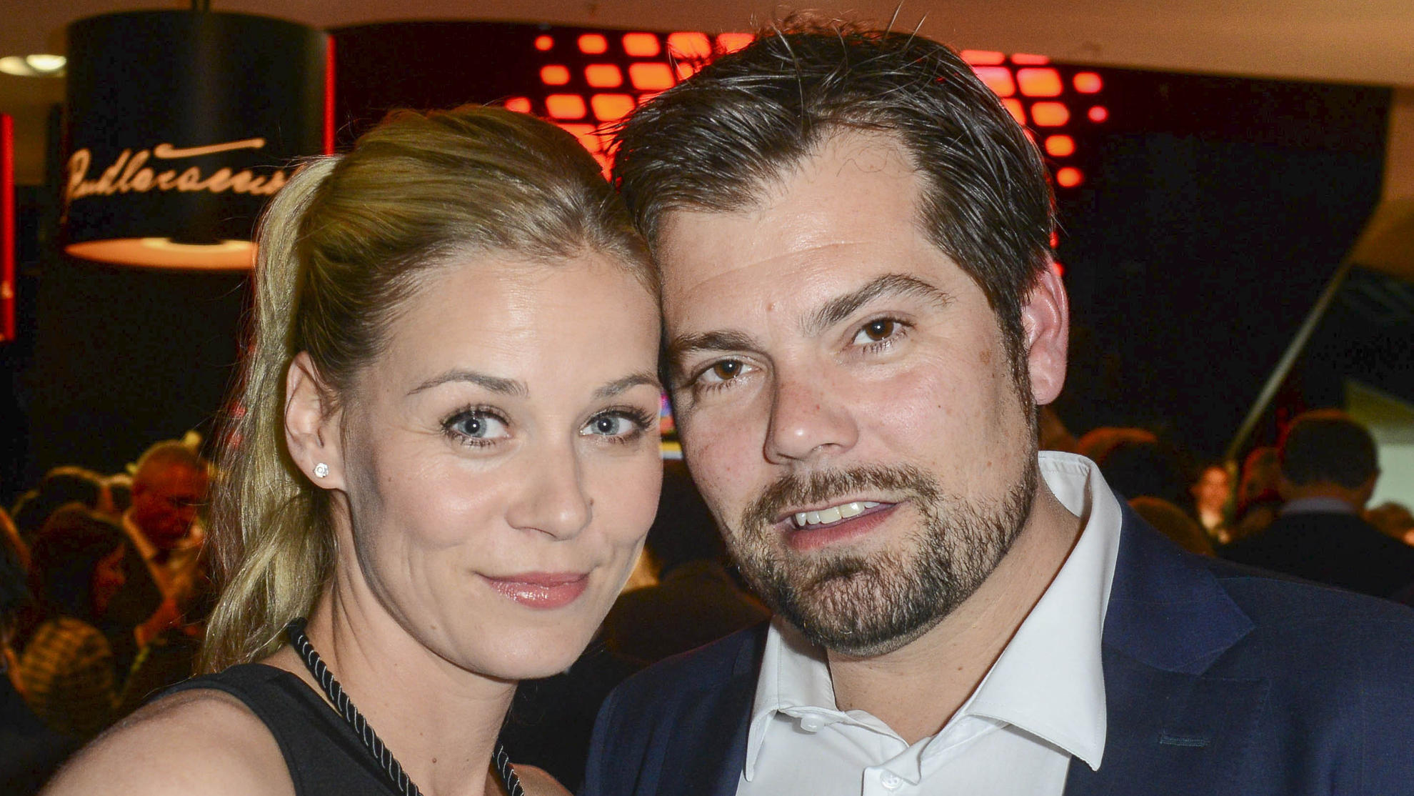 Jessica Ginkel und Daniel Fehlow posten erstes Bild mit ihren Kids Daniel Fehlow und Jessica Ginkel in der Mercedes-Benz Gallery, Berlin 2015