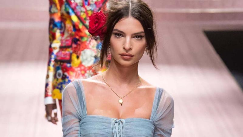 Emily Ratajkowski: Das soll ihre Lingerie-Linie vermitteln Emily Ratajkowski: Das soll ihre Lingerie-Linie vermitteln