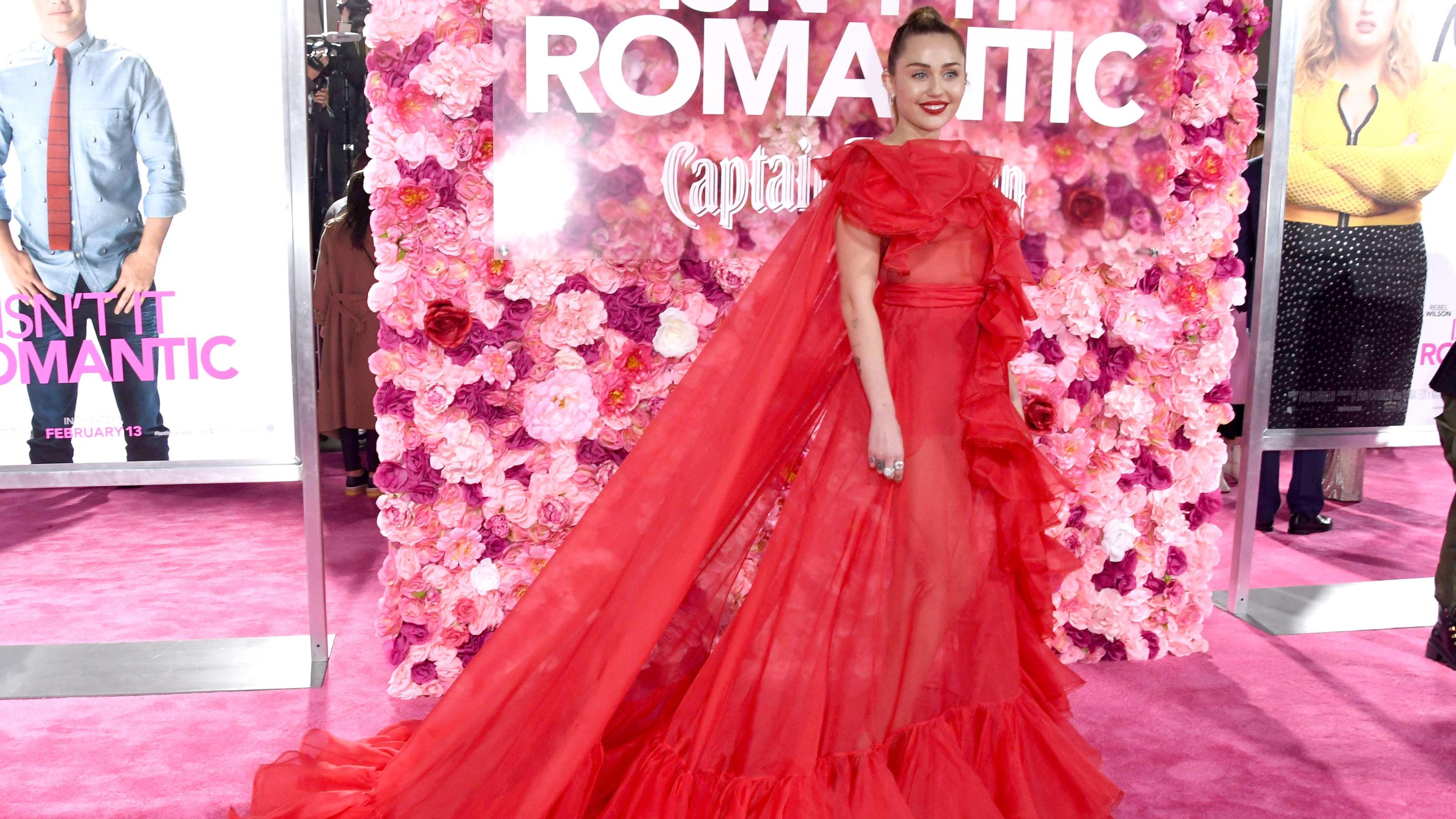 Miley Cyrus: Deshalb kam Liam Hemsworth nicht mit zu den Grammys 11 February 2019 - Los Angeles, California - Miley Cyrus. Isn t It Romantic Los Angeles Premiere held at the Theater at Ace Hotel. Photo Credit: Birdie Thompson/AdMedia 235204 2019-02-11 CA Los Angeles Etats-Unis PUBLICATIONxINxGERxAUTxONLY Copyright