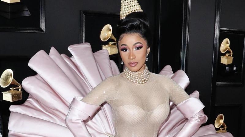 Versöhnung mit Offset: Cardi B trägt ihren Verlobungsring wieder Cardi B: Ring ist wieder am Finger!