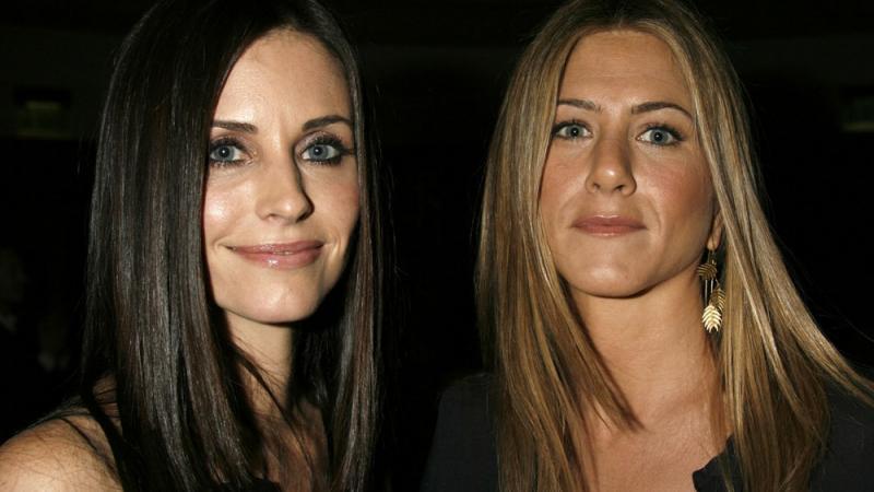 Party-Wochenende von Jennifer Aniston und Courteney Cox beginnt mit Notlandung Jennifer Aniston und Courteney Cox: Notlandung!