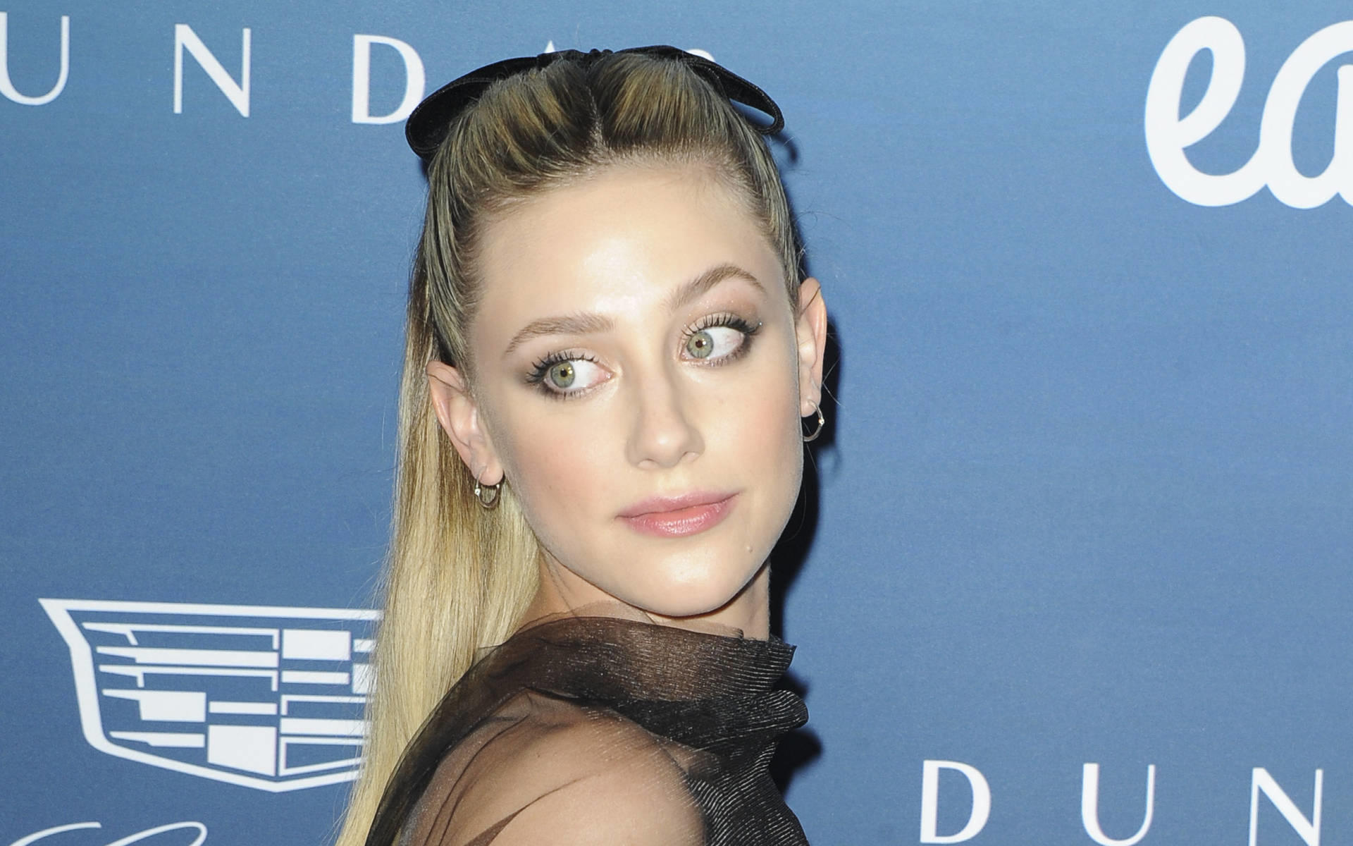 Lili Reinhart im Kampf gegen ihre Depressionen: Therapie ist immer ein Weg! Lili Reinhart im Kampf gegen ihre Depressionen: Therapie ist immer ein Weg!