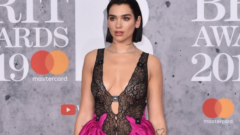 Dua Lipa: Mode soll für alle 'zugänglich' sein Dua Lipa: Mode soll für alle 'zugänglich' sein