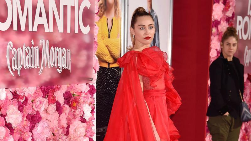 Miley Cyrus spricht offen über ihre Pansexualität Miley Cyrus: Erster Kuss