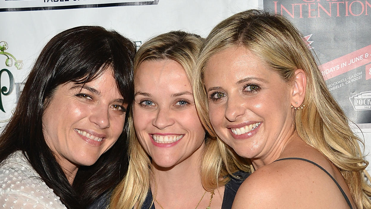 21 Jahre „Eiskalte Engel": So haben sich Selma Blair, Sarah Michelle Gellar & Co. verändert Selma Blair, Reese Witherspoon und Sarah Michelle Gellar 2015 in Los Angeles