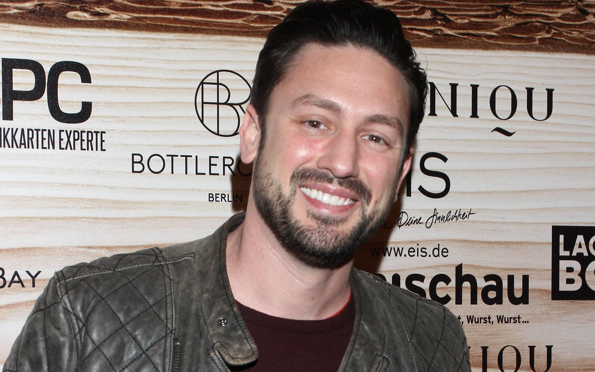 Daniel Völz: Der Ex-Bachelor hat eine neue Freundin Daniel Völz wieder vergeben: "Lisa ist mein Sechser im Lotto!"