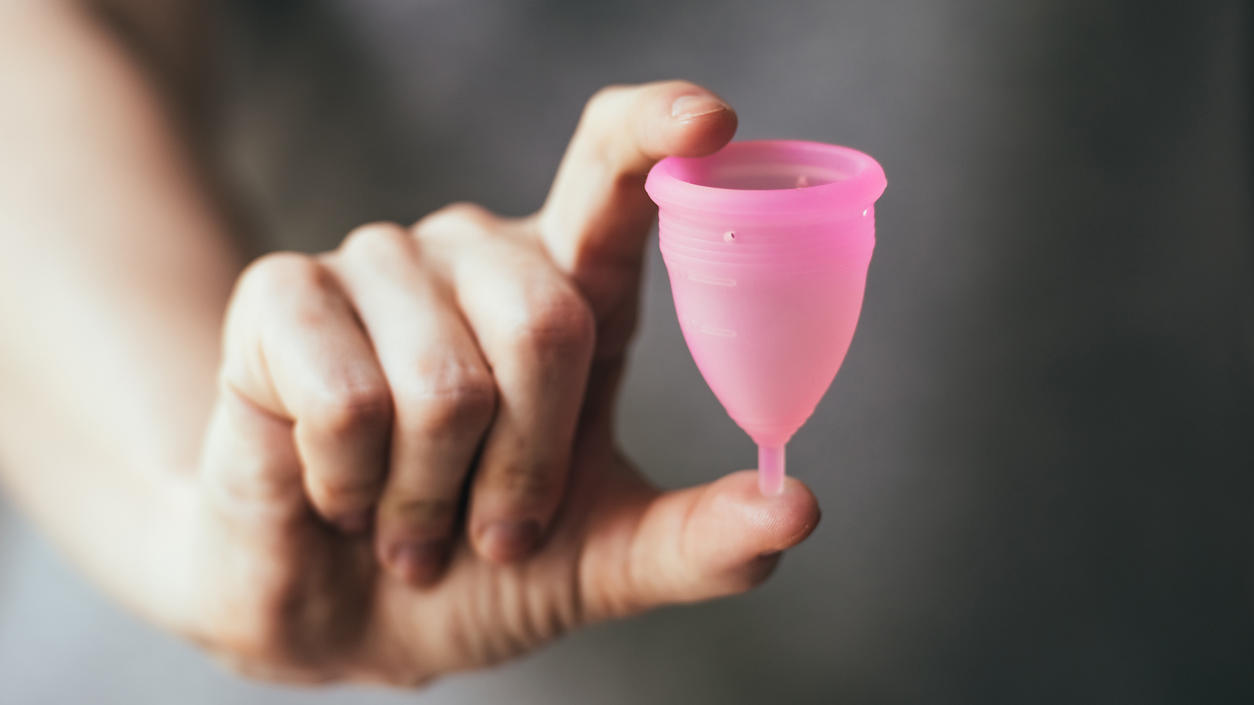 Menstruation: 5 nachhaltige Hygiene-Alternativen Menstruationstasse