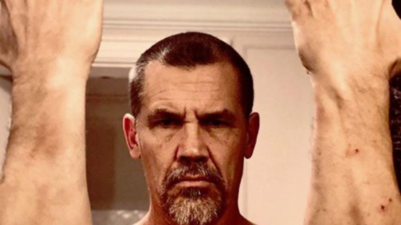 Josh Brolin bereitet sich auf „Dune“ vor Josh Brolin: Oberkörperfreies Bild von 'Dune'-Vorbereitung