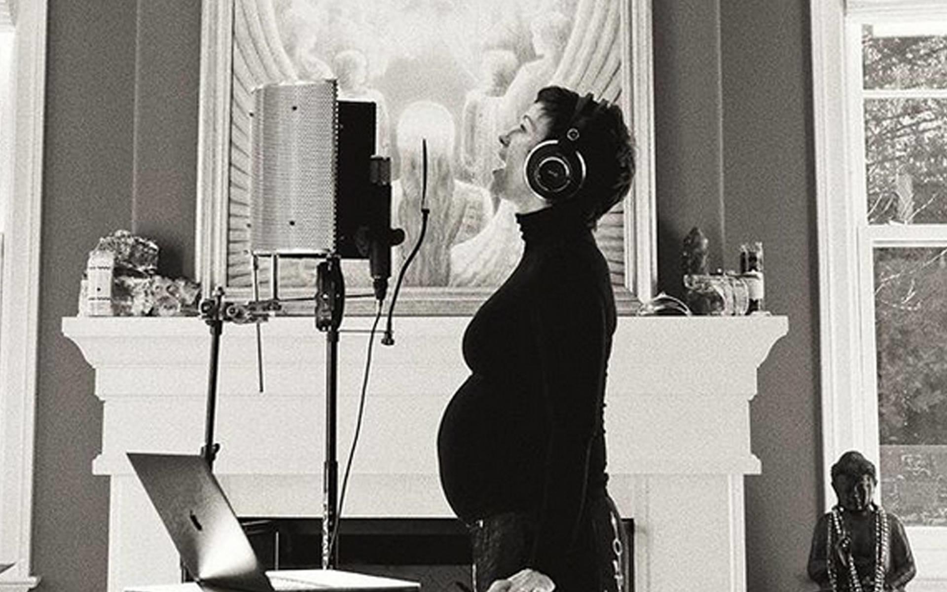 "Du inspirierst mich": Alanis Morissette begeistert Fans mit musikalischen Baby-News "Du inspirierst mich": Alanis Morissette begeistert Fans mit musikalischen Baby-News