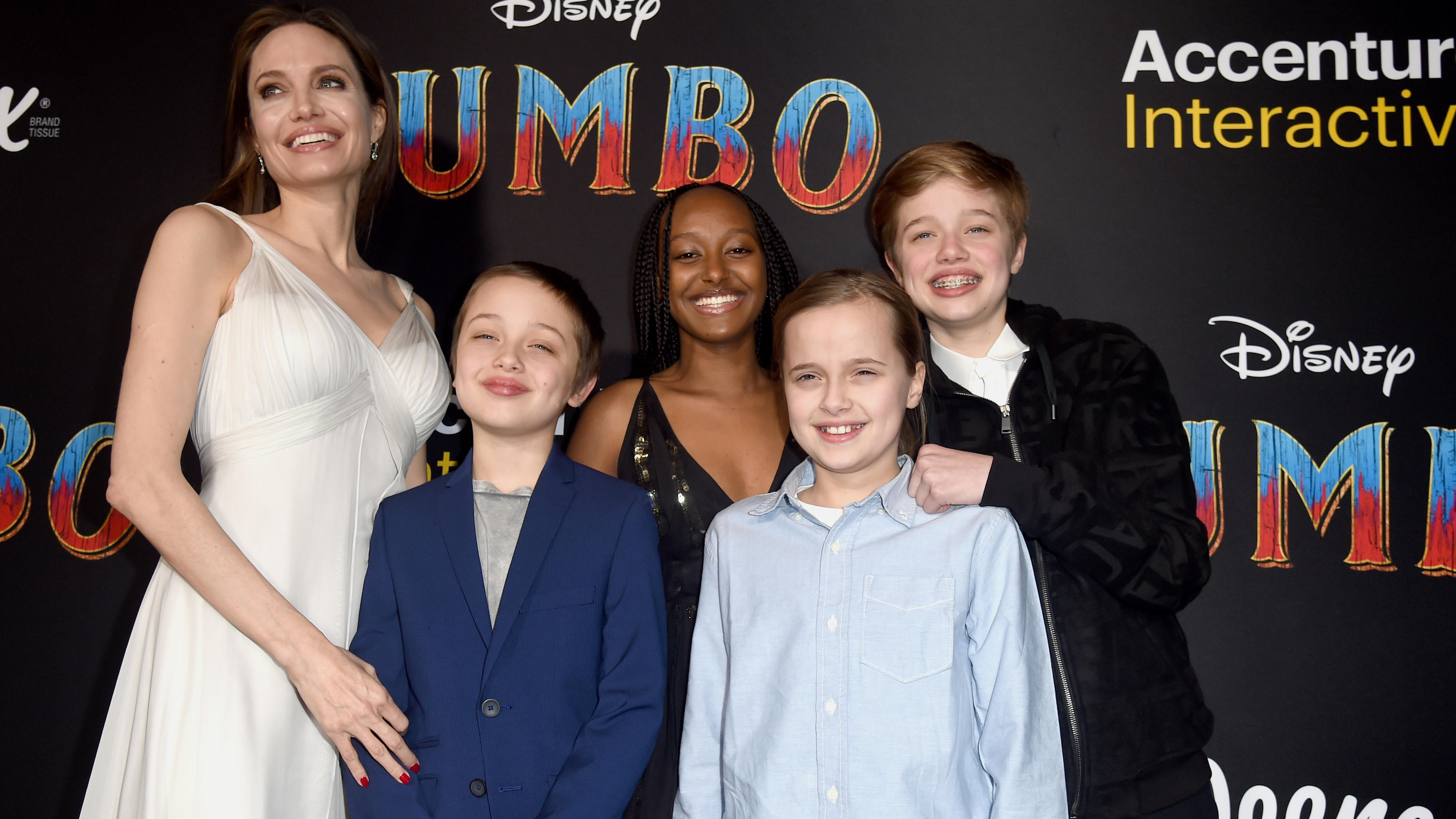 Was läuft da zwischen Angelina Jolie und Colin Farrell? Angelina Jolie mit ihren Kindern bei der Filmpremiere von Dumbo