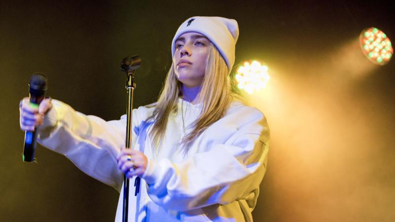 Billie Eilish spricht über ihr Tourette-Syndrom Billie Eilish spricht über ihr Tourette-Syndrom