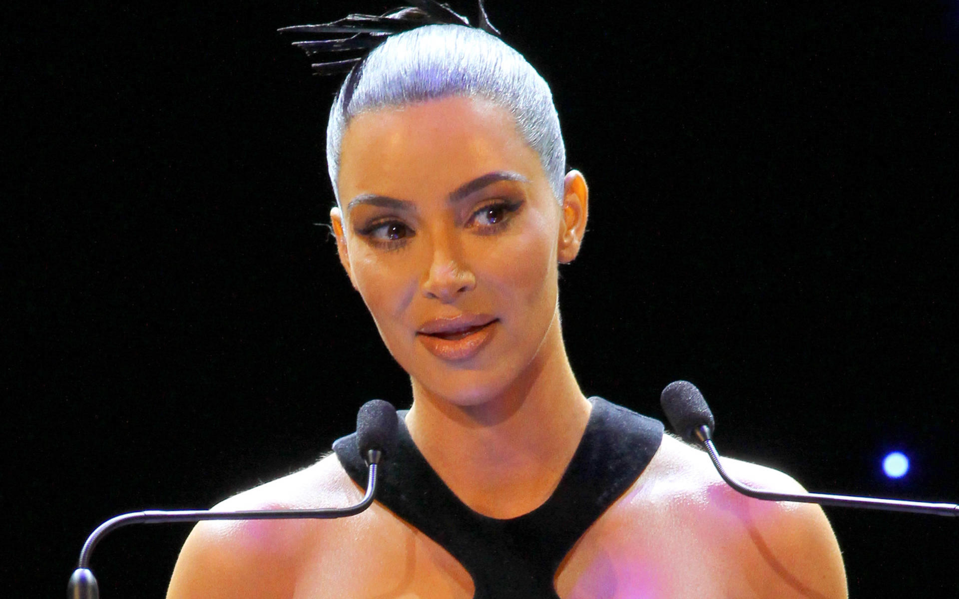 Bald Anwältin? Kim Kardashian beginnt Jurastudium Karrierewechsel: Wird Kim Kardashian jetzt Anwältin?
