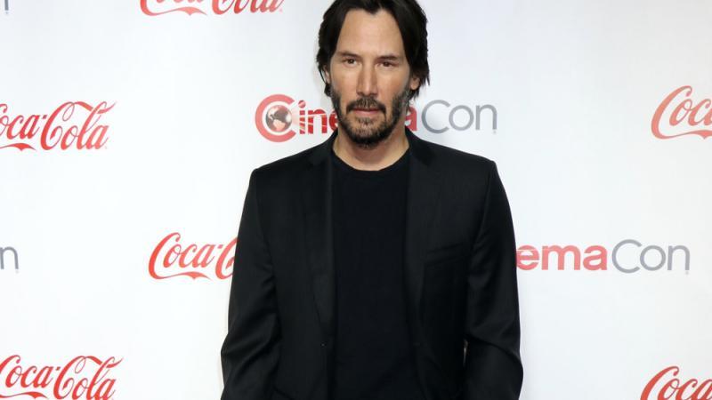 Keanu Reeves legt Platten auf Keanu Reeves legt Platten auf