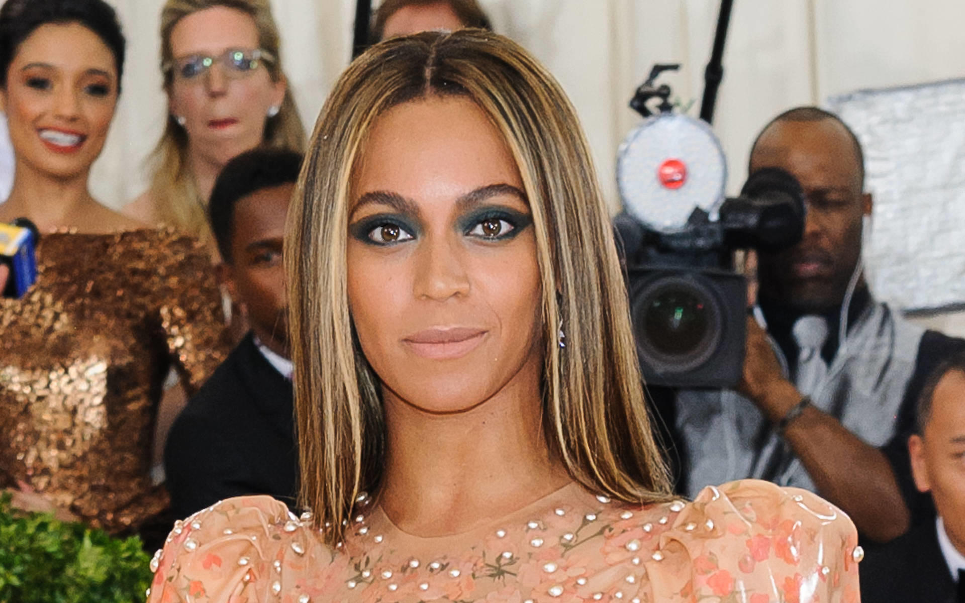Beyoncé überrascht Fans mit Live-Album zusätzlich zur Netflix-Doku „Homecoming“ Beyoncé überrascht Fans mit Doppelschlag