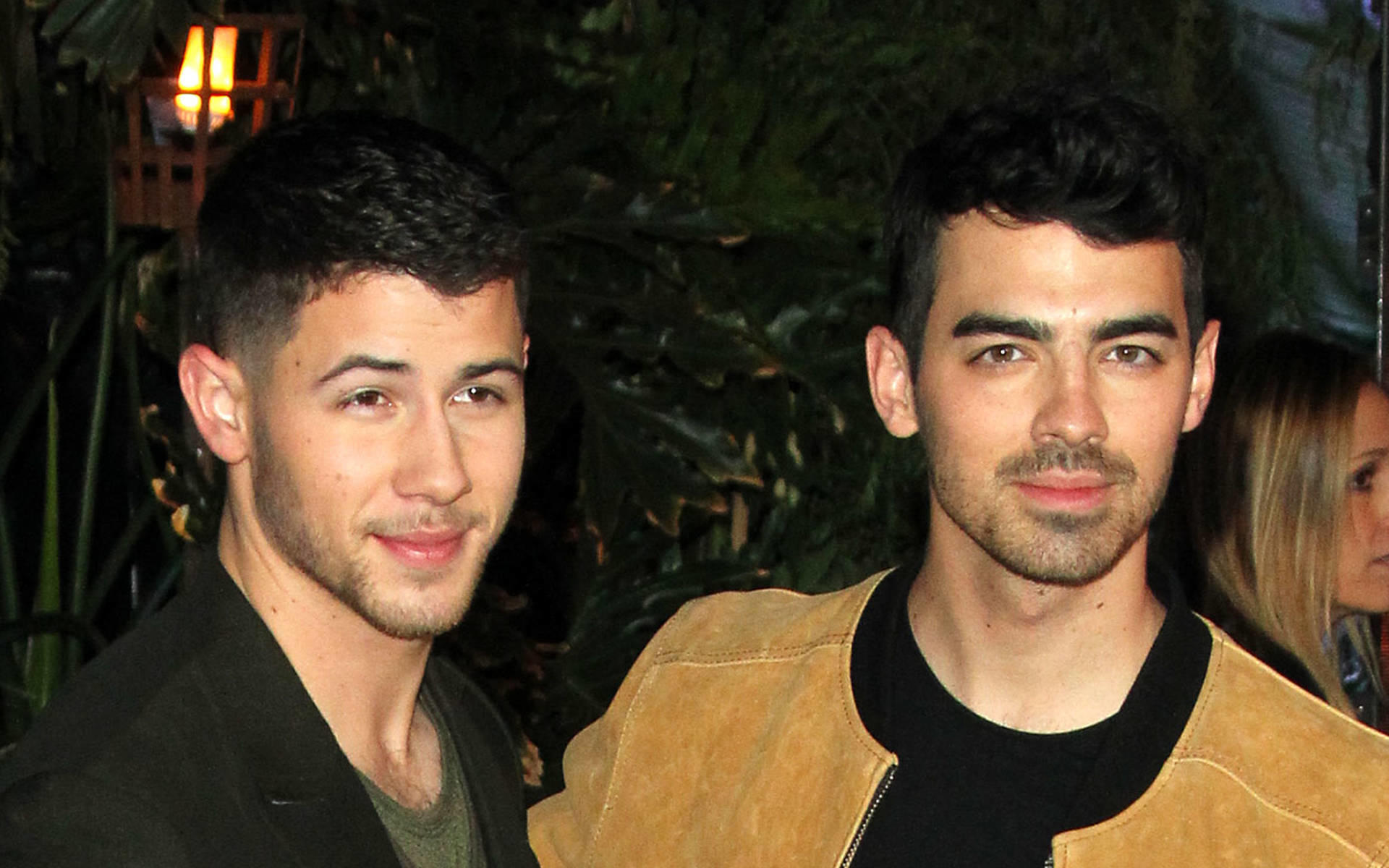 Neues Jonas Brothers' Album mit Liebesliedern für Priyanka Chopra und Sophie Turner Jonas Brothers' neues Album: Liebeslieder für Priyanka und Sophie