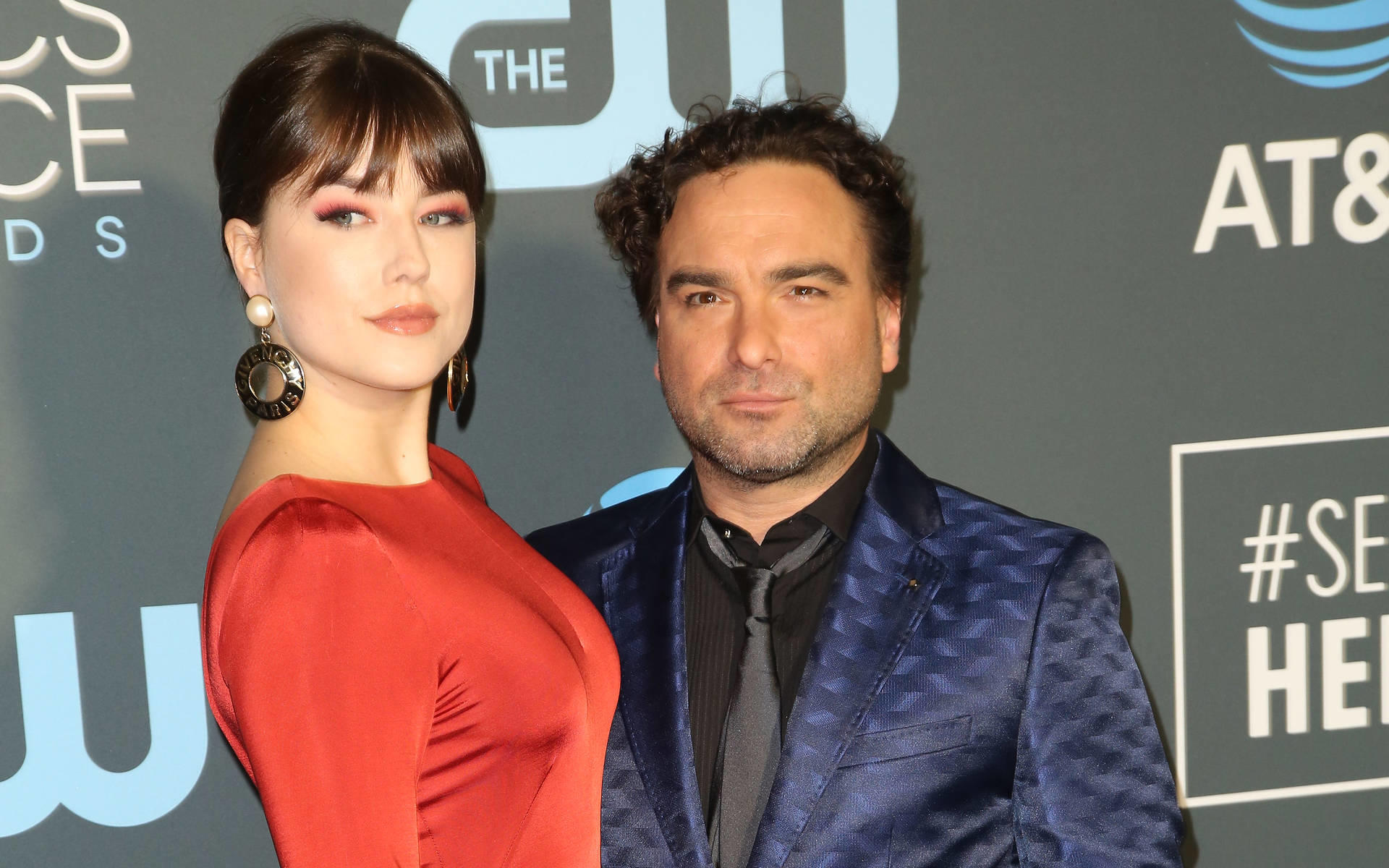 „Big Bang Theory“-Star Johnny Galecki erwartet Kind, doch Hater machen ihm Vorwürfe 'Big Bang Theory'-Star Johnny Galecki wird Vater: Zwischen Glückwünschen und harscher Kritik