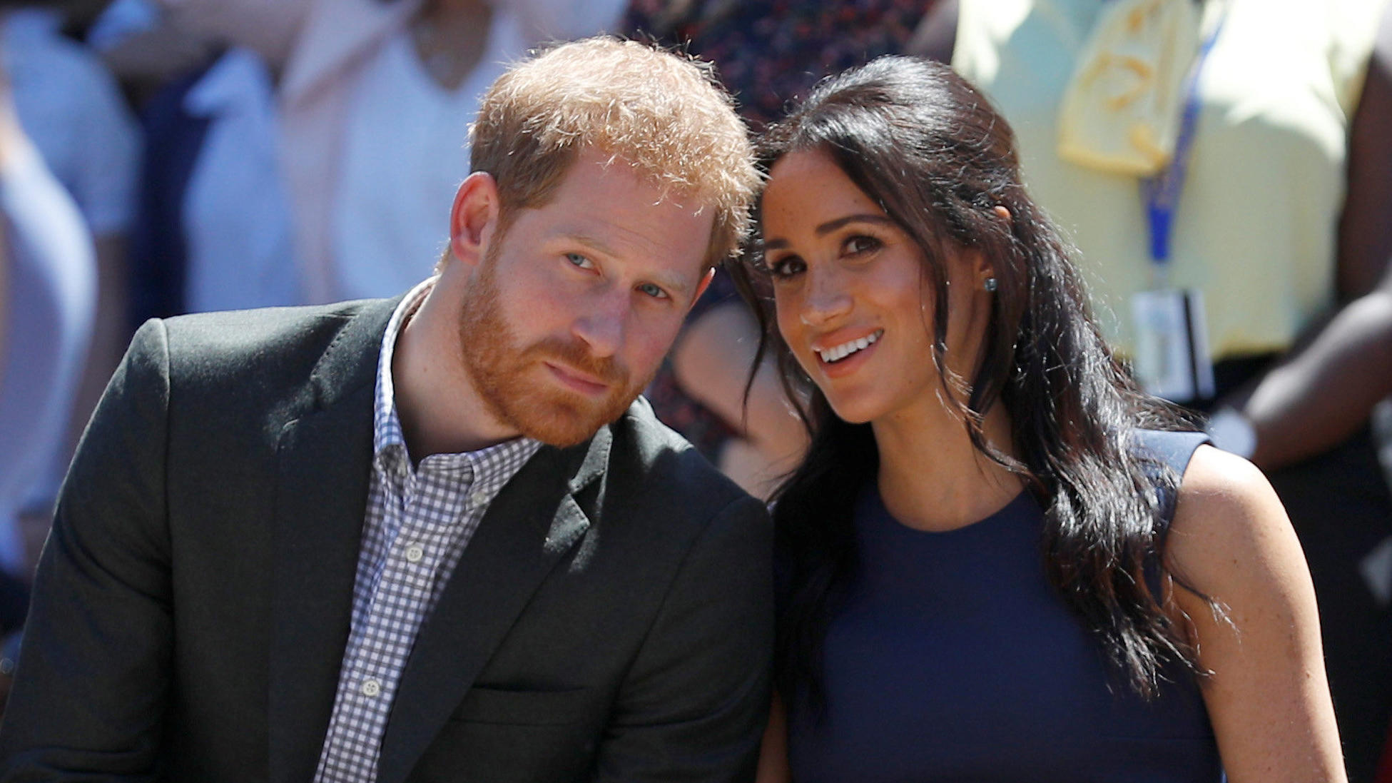 Wie wird das Royal Baby von Meghan & Harry heißen? Das ist der Favorit bei den Buchmachern ARCHIV - 19.10.2018, Australien, Sydney: Prinz Harry von Großbritannien und seine Frau Meghan, Herzogin von Sussex, schauen sich eine Performance während ihres Besuchs an der Macarthur Girls High School an, im Rahmen ihrer ersten offiziellen gemeinsa