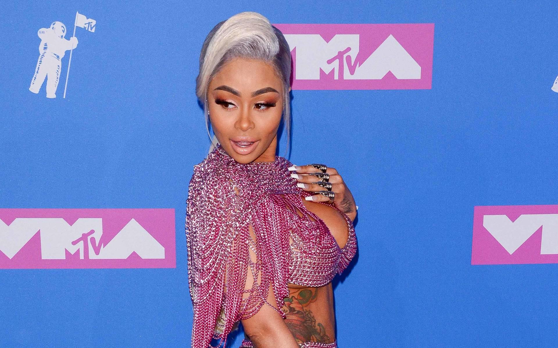 Blac Chyna attackiert ihre Frisörin mit einem Messer Vollkommen durchgeknallt: Blac Chyna geht mit Messer auf Friseurin los