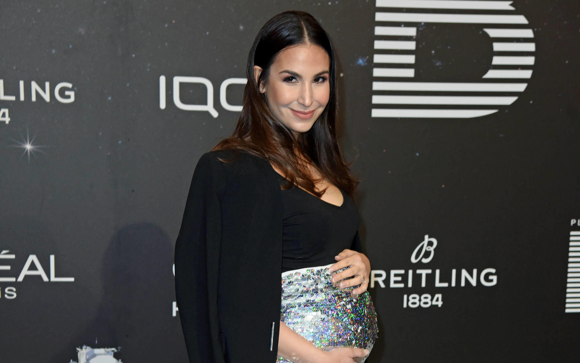 „Nachtschwestern“-Star Sila Sahin feiert wilde Babyparty Sila Sahin: So wild feierte sie ihre Babyparty
