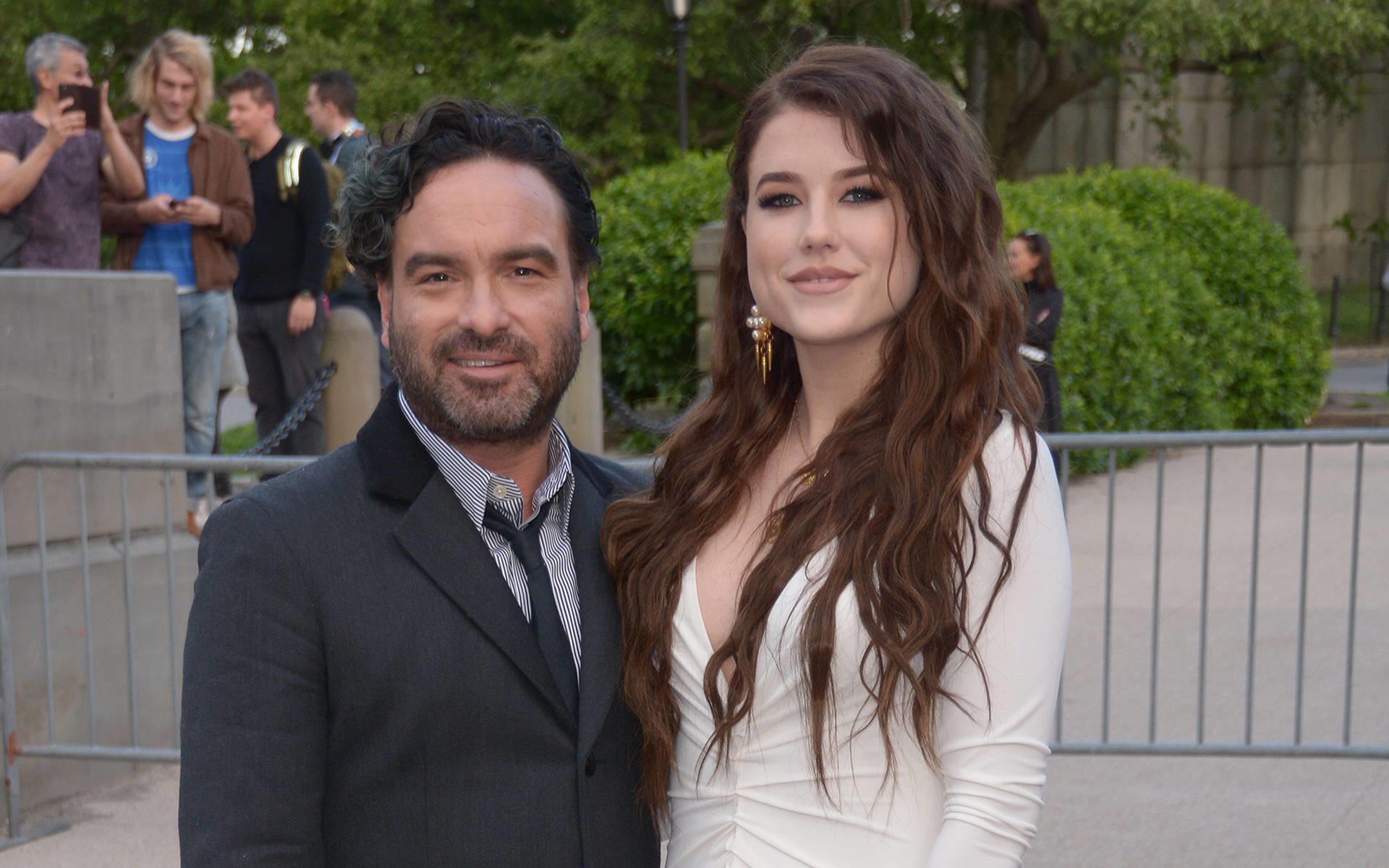 „The Big Bang Theory“-Star Johnny Galecki: Babygeschlecht enthüllt! Johnny Galecki und Alaina Meyer enthüllen Babygeschlecht