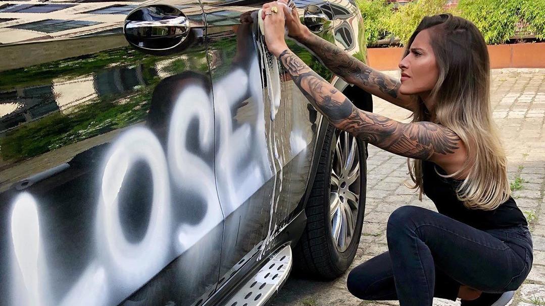 Sophia Thomalla, Bonnie Strange & Co. lösen auf: Besprayte Autos waren Prank! Sophia Thomalla & Co. lösen die Aktion auf