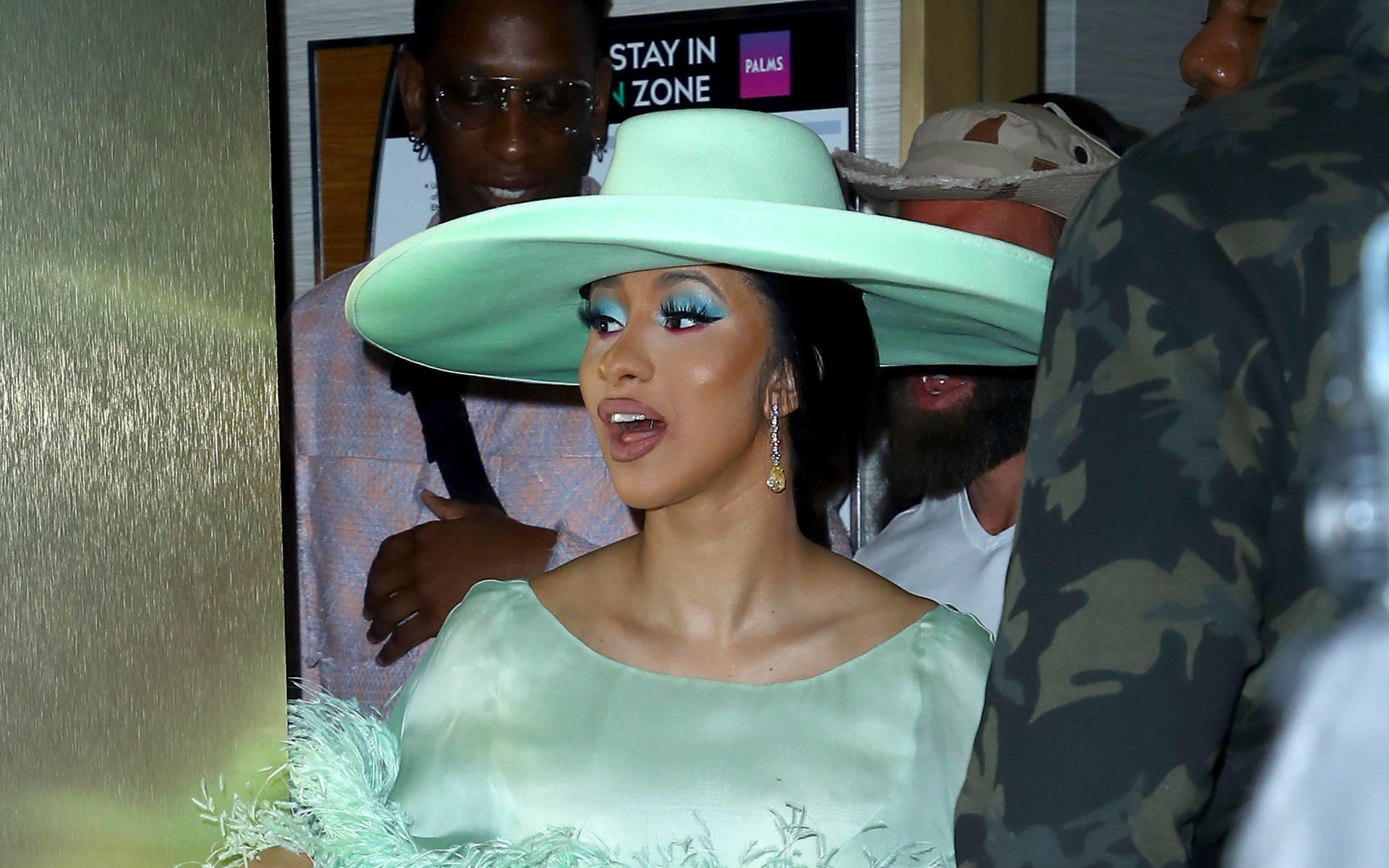 Cardi B musste Shows wegen Schönheits-OP absagen - Fans sauer Cardi B: Ich mache, was mir passt