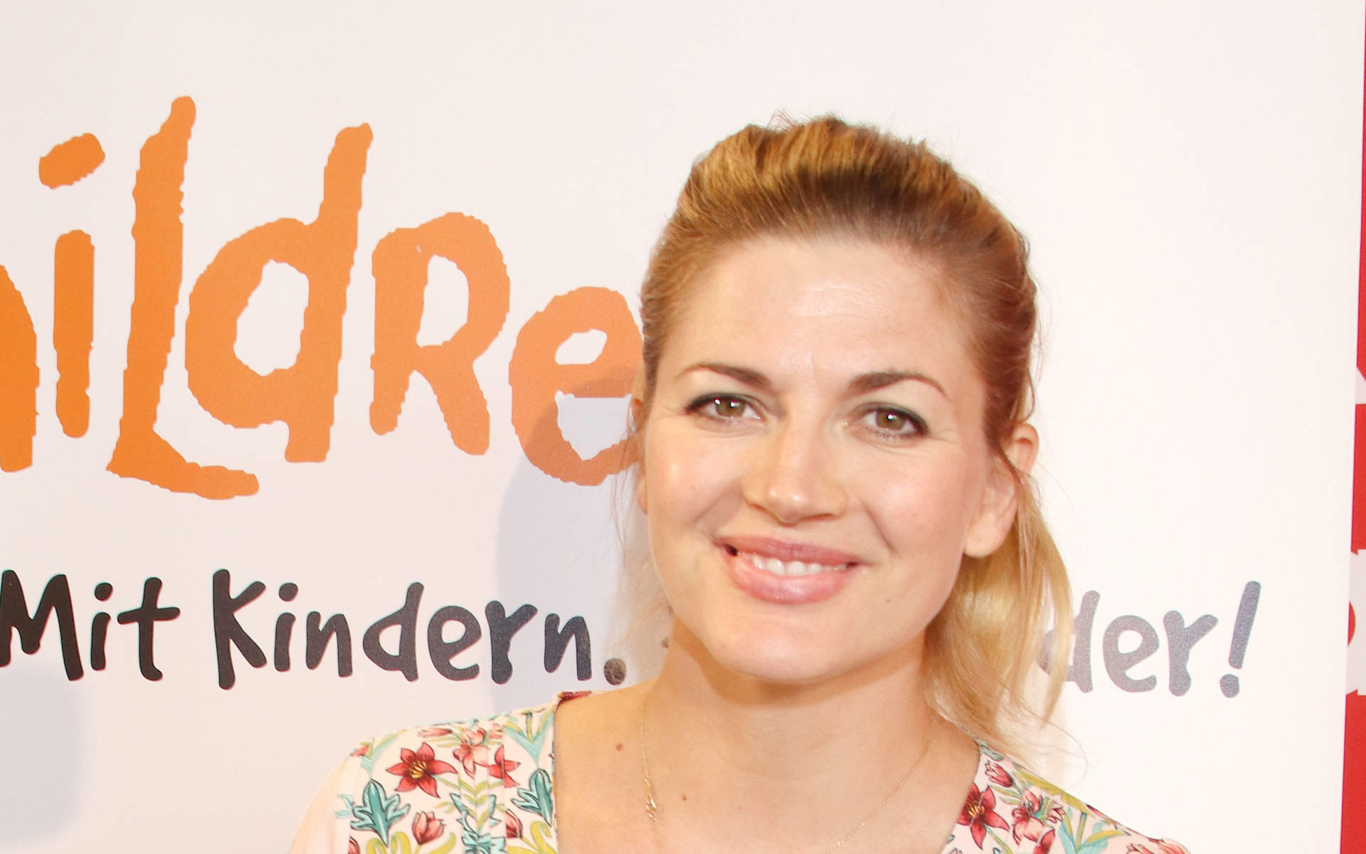 Weil sie stillte: Nina Bott aus Café geworfen Weil sie stillte: Nina Bott aus Café geworfen
