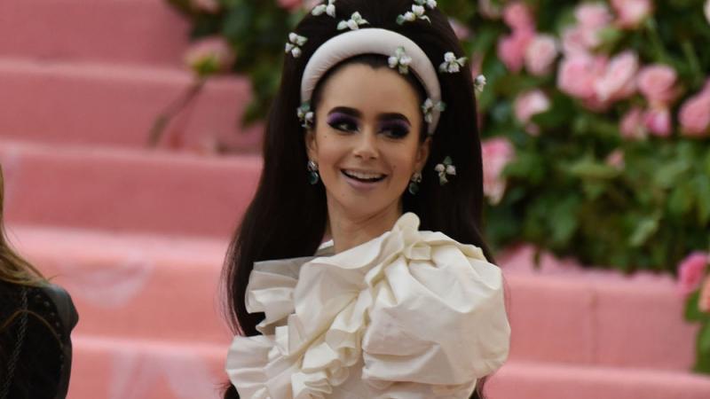 „Pariser Strahlen“: Lily Collins ist Star der neuen Lancôme-Kampagne Lily Collins zeigt ihr 'Pariser Strahlen'