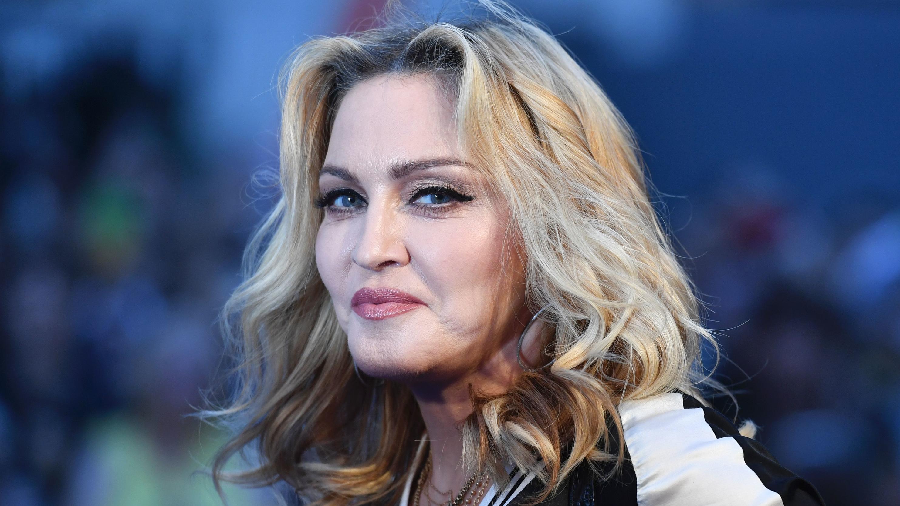 Madonna fühlt sich durch Zeitungsartikel "vergewaltigt" Madonna beim Screening von "The Beatles Eight Days A Week: The Touring Years" 2016 in London.