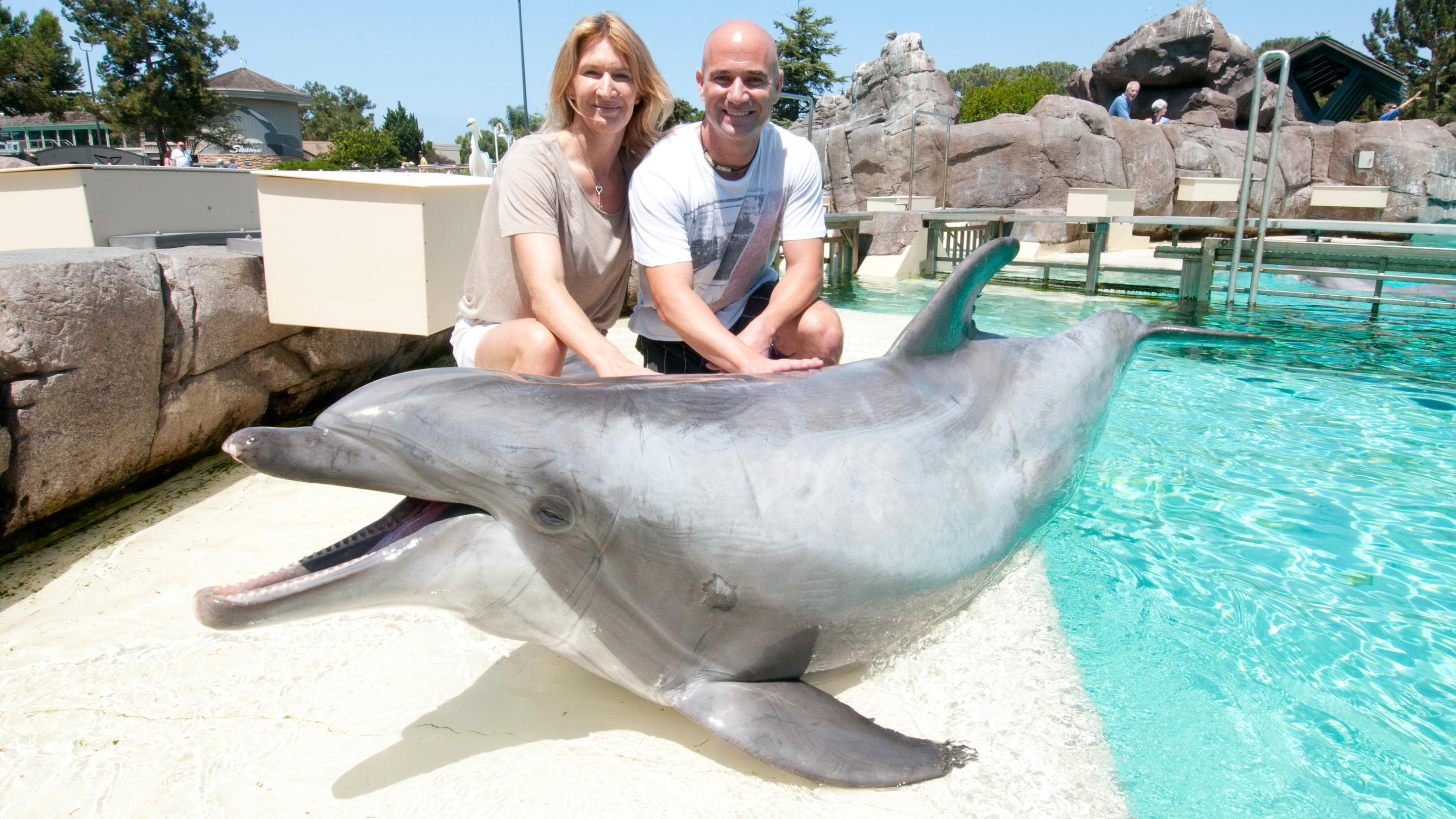 Steffi Grafs Leben nach ihrer Tenniskarriere Steffi Graf und Andre Agassi 2012 zu Besuch im SeaWorl, San Diego