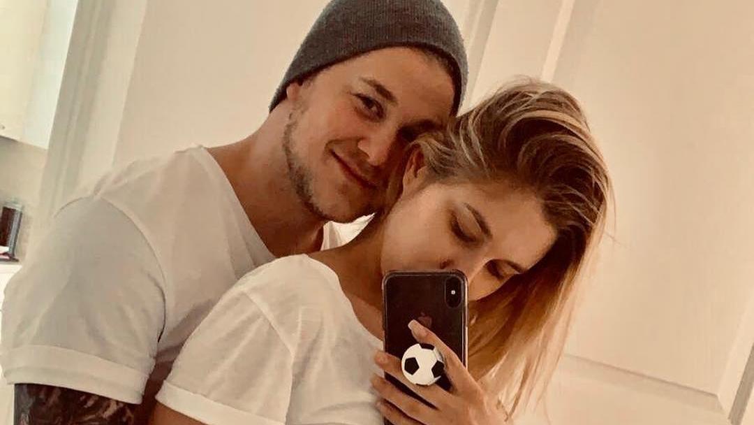 GZSZ-Star Felix van Deventer postet intimes Babybauch-Foto Felix van Deventer mit schwangeren Frau Antje Zinnow