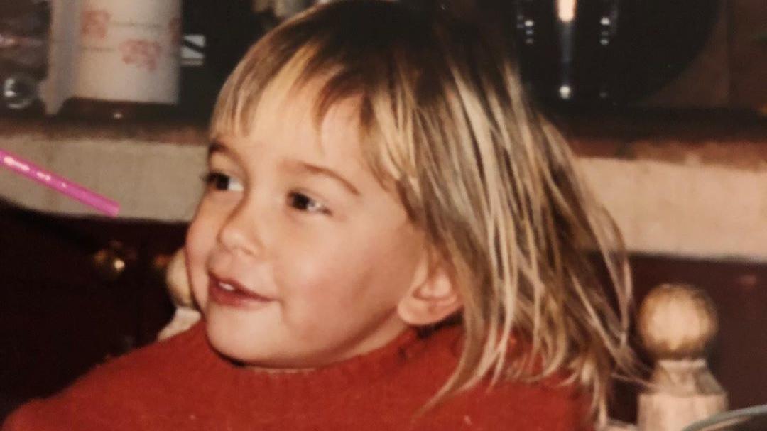 Welche Promi-Lady steckt hinter diesem Kinderbild? Promi Lady-postet ein Kinderfoto