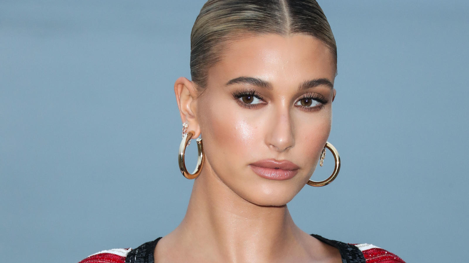Welche Promi-Lady steckt hinter diesem Kinderbild? MALIBU, LOS ANGELES, CALIFORNIA, USA - JUNE 06: Saint Laurent Mens Spring Summer 20 Show held at Paradise Cove Beach on June 6, 2019 in Malibu, Los Angeles, California, United States. (Photo by Xavier Collin/Image Press Agency)Pictured: Hailey Rhode
