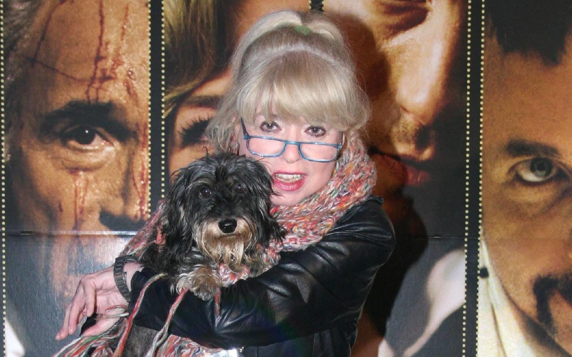 Ingrid Steeger: Bekommt sie ihren Hund jemals wieder? Ingrid Steeger: Bekommt sie ihren Hund jemals wieder?